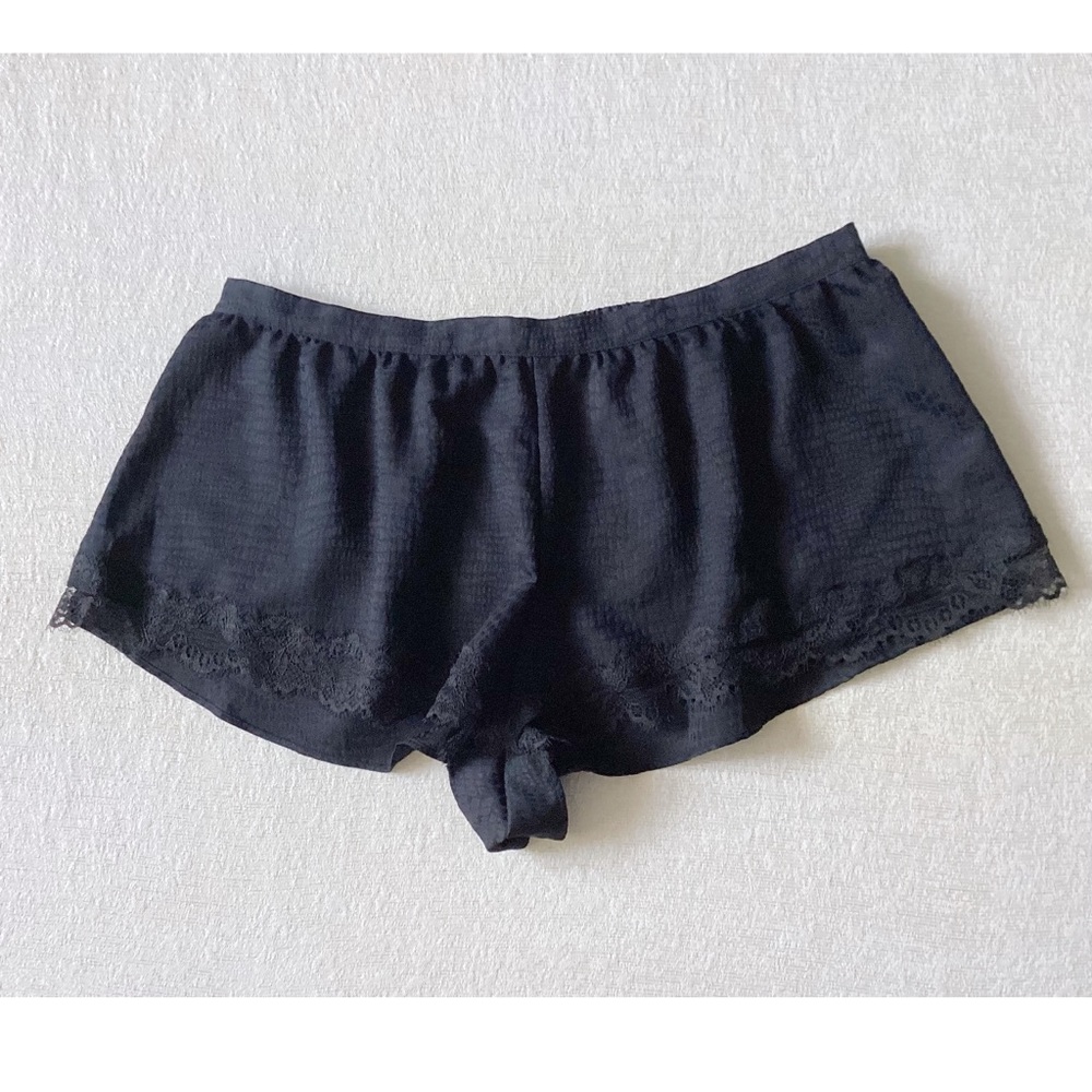 Victoria’s Secret Lace Trimmed Shorts Woman’s Small Black Elastic Waist